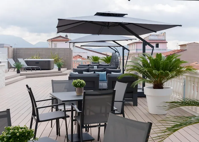 VI Suites